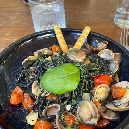 Esma Εστεπόνα